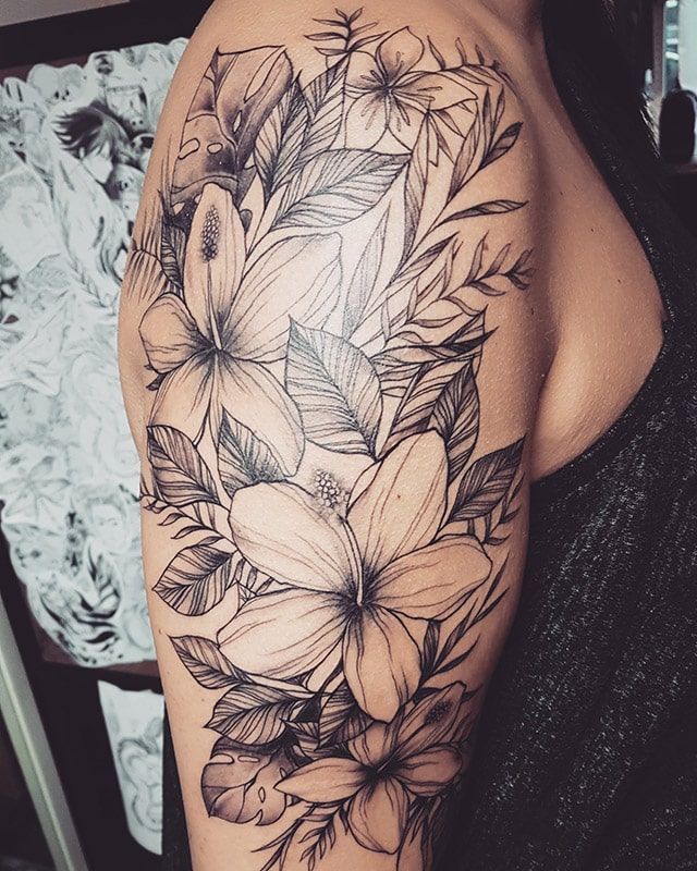 Blumen Tattoo in Schwarz-Weiß